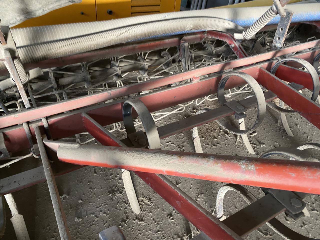 Triltand Cultivator met verkruimel rollen