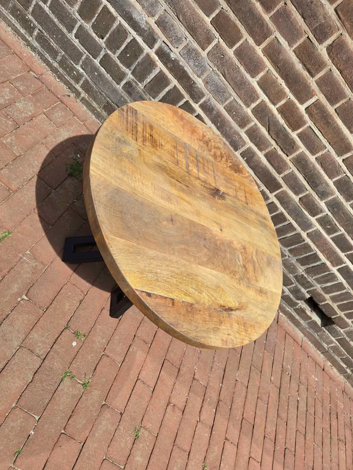 Nachtkastjes of tafeltjes  dit tafeltje nu €69,- weg=weg