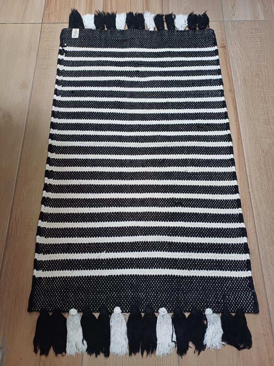 Walra Badmat Stripes & Structure: zwart/wit met kwastjes