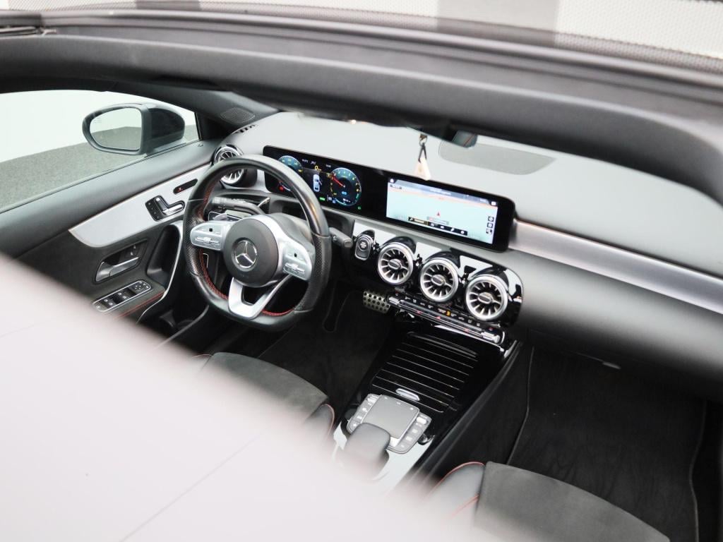 Mercedes-Benz A-Klasse limousine a 250 e amg line | automaat | panoramadak 