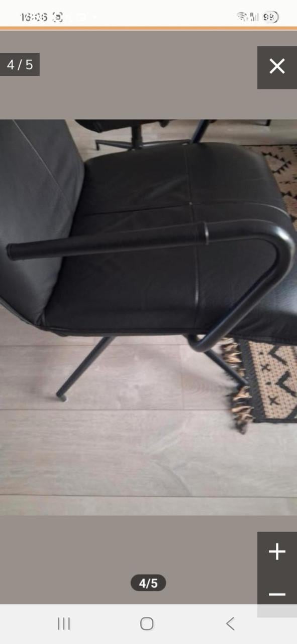 2 lederen draaistoelen izgs.