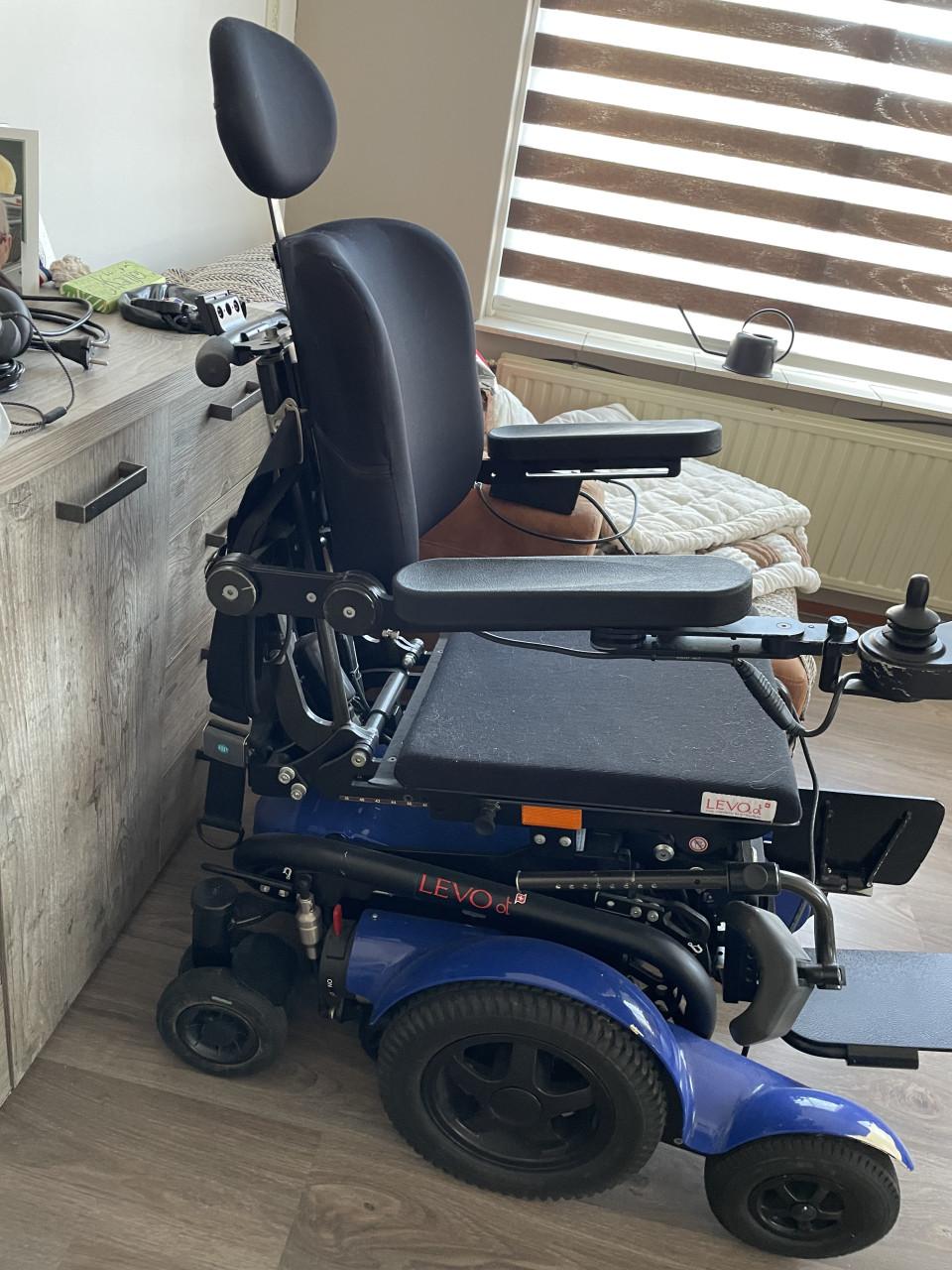 Speciale elektrische rolstoel met sta functie