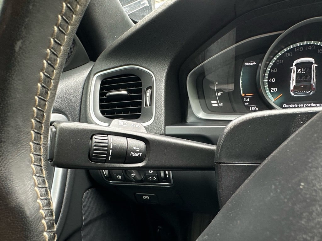 Volvo V60 2.0 t3 summum // 66.000km // dealeronderhouden //