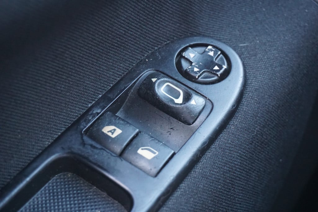 Peugeot 207 1.4 vti sublime airco / elektr. ramen / panoramadak