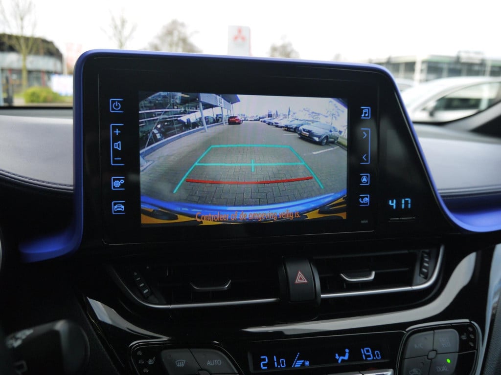 Toyota C-hr 1.8 hybrid bi-tone|dealeronderhouden|rijklaar