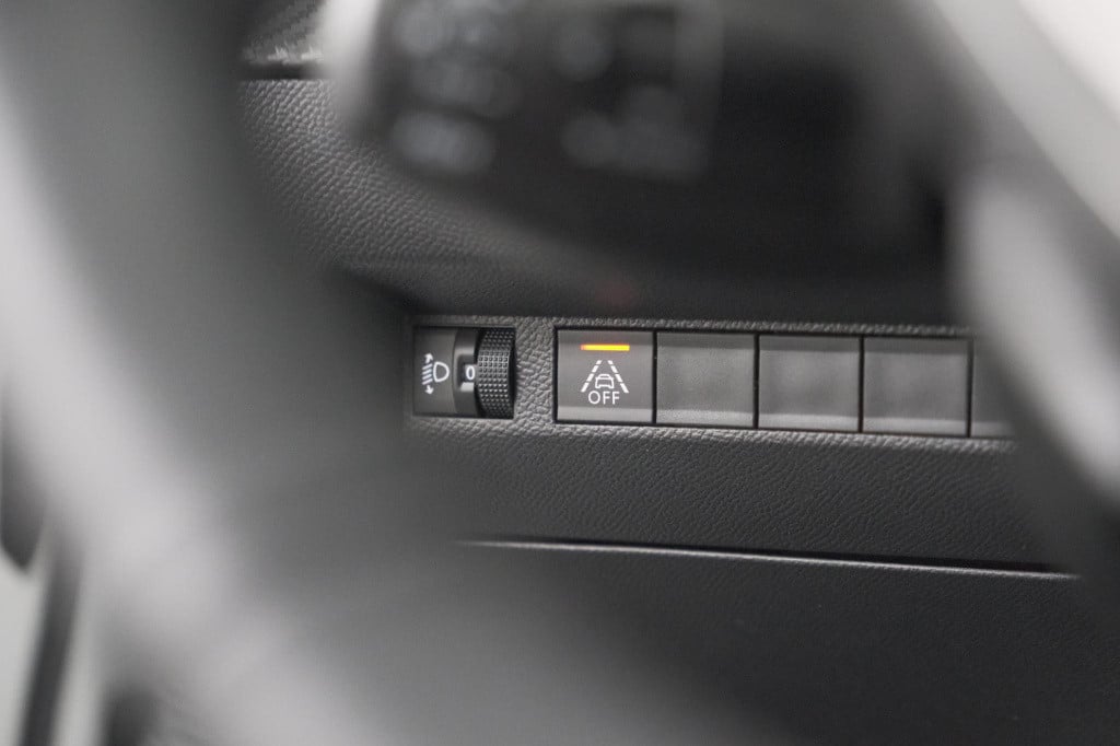 Peugeot 208 puretech 100 allure pack | camera | apple carplay | stoelverwar