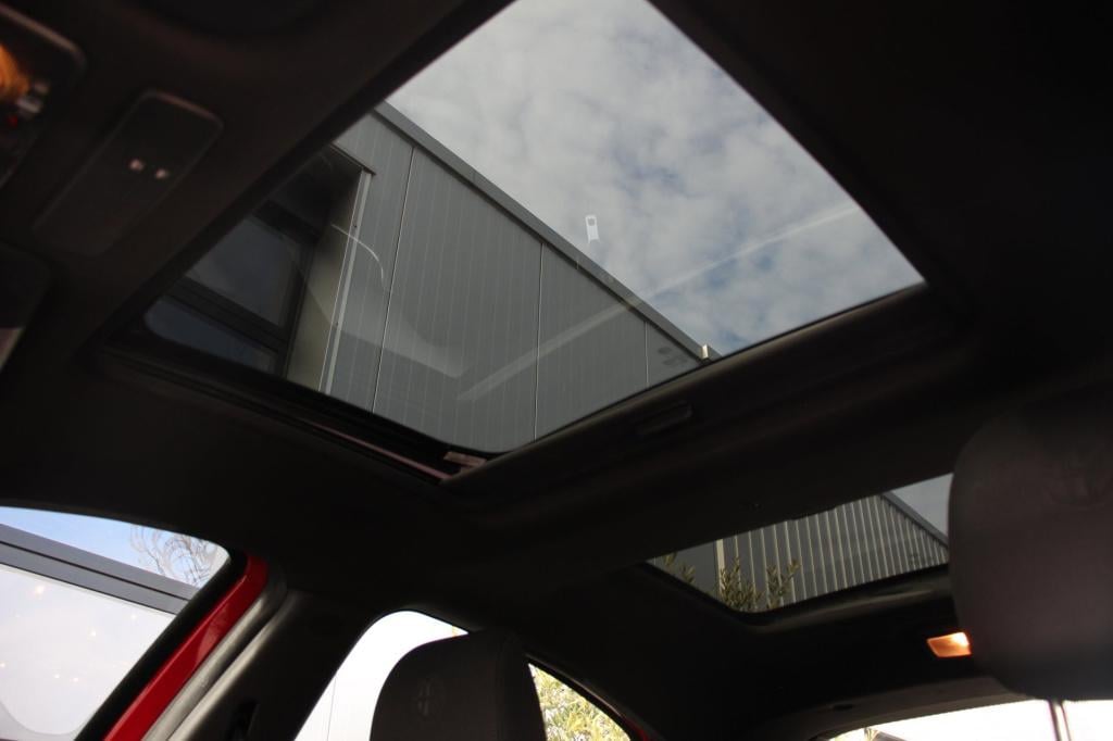 Alfa Romeo Giulietta 1.4 turbo turismo -170 pk - trekhaak - panoramadak - p