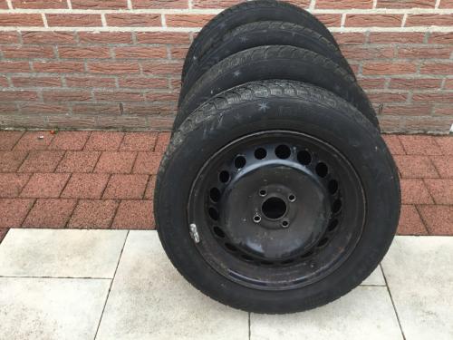 Te koop 4 winterbanden jinju 185/60R15