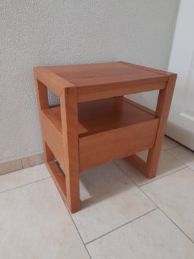 Nachtkastje 35 x 45x 50H (in goede nette staat )