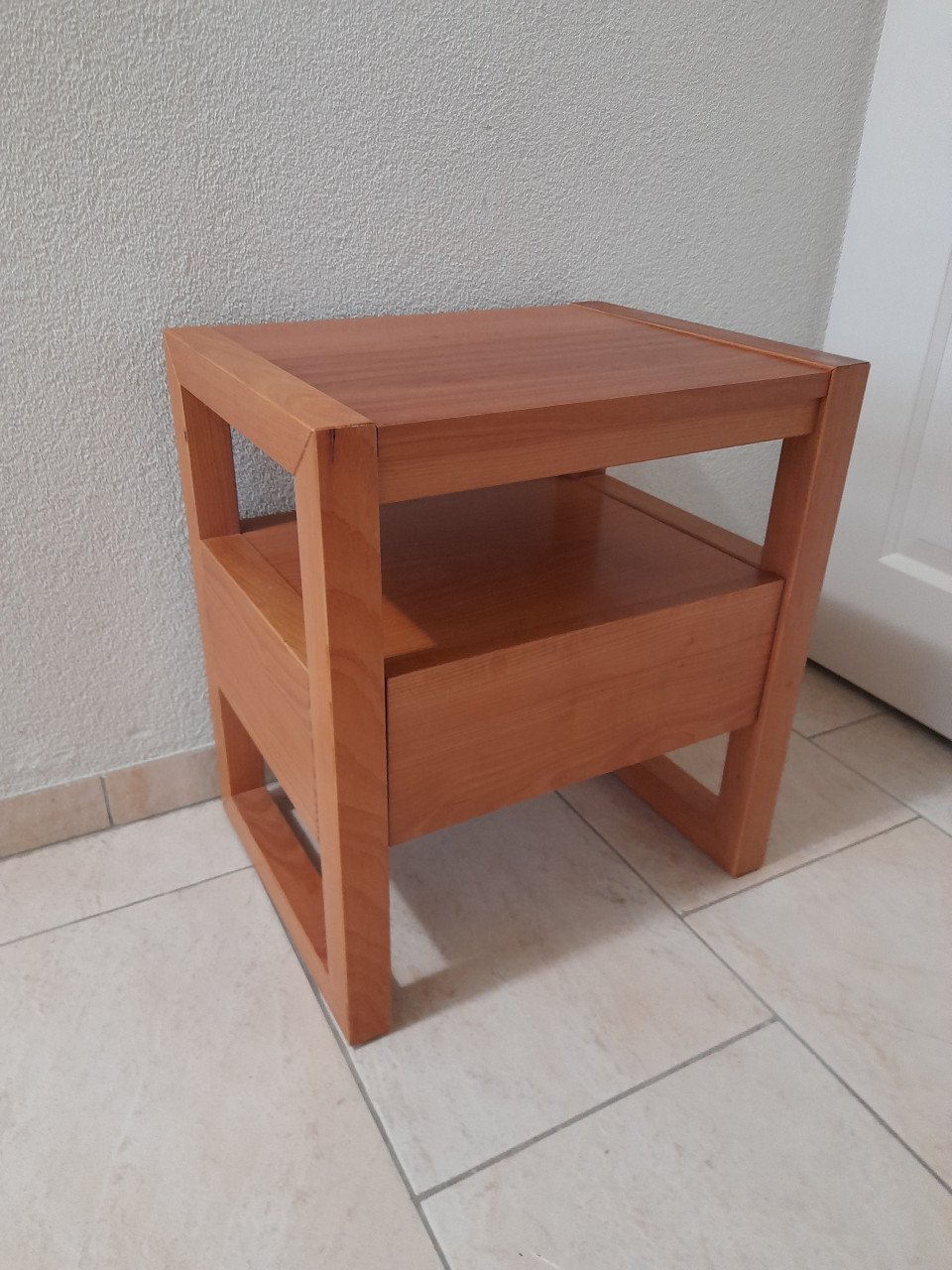 Nachtkastje 35 x 45x 50H (in goede nette staat )