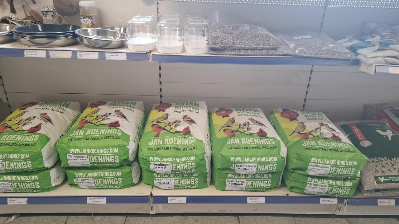 Diverse vogelvoeders van Jan Koenings