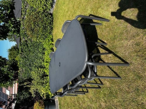 Tuintafel en stoelen