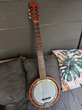 Prachtig vintage massief houten banjo met 6 snaren....