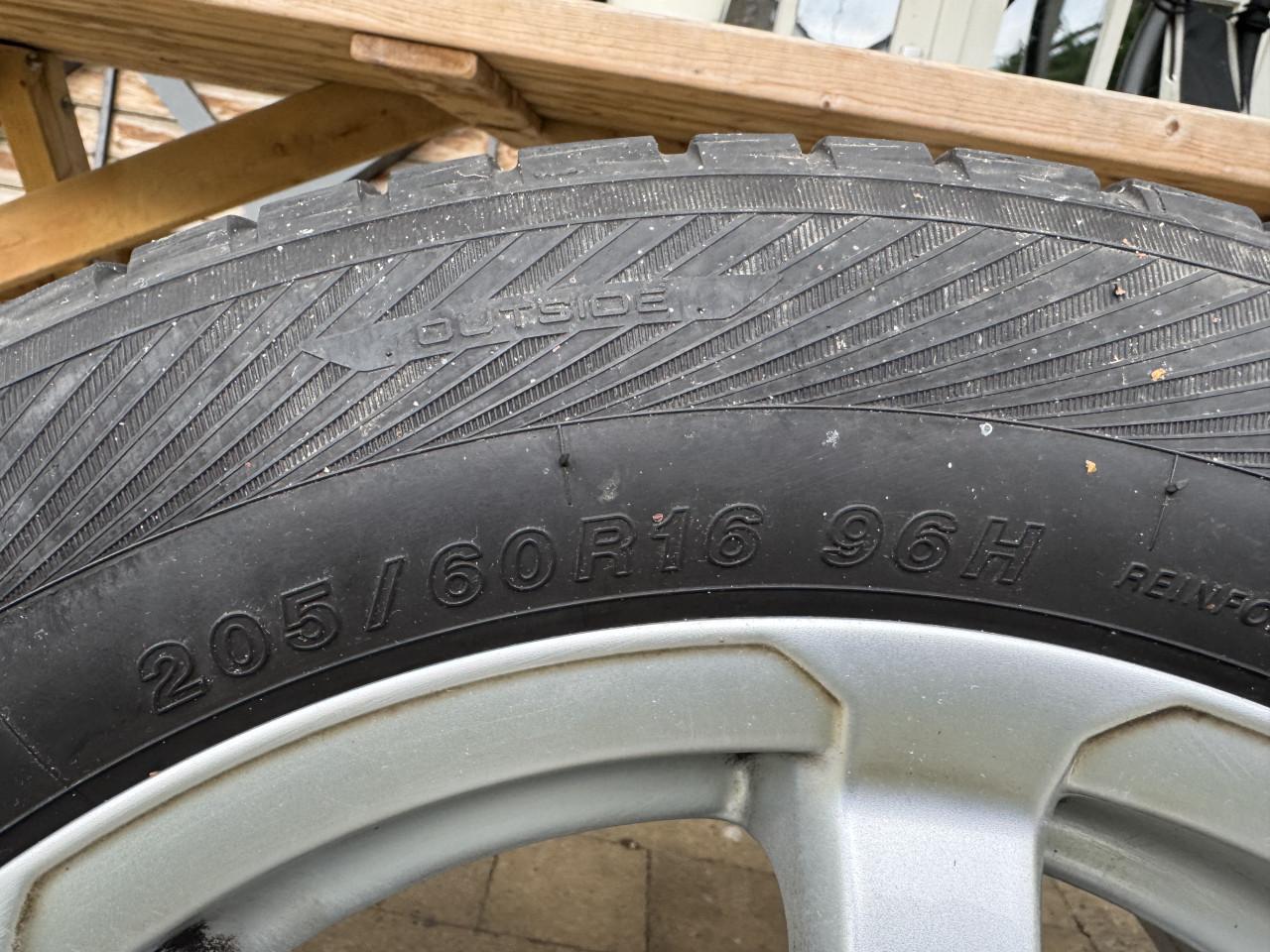 Set 16inch Anzio allu velgen met Yokohama winterbanden 5x114,3