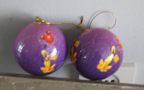 Set van 2 paarse disney kerstballen