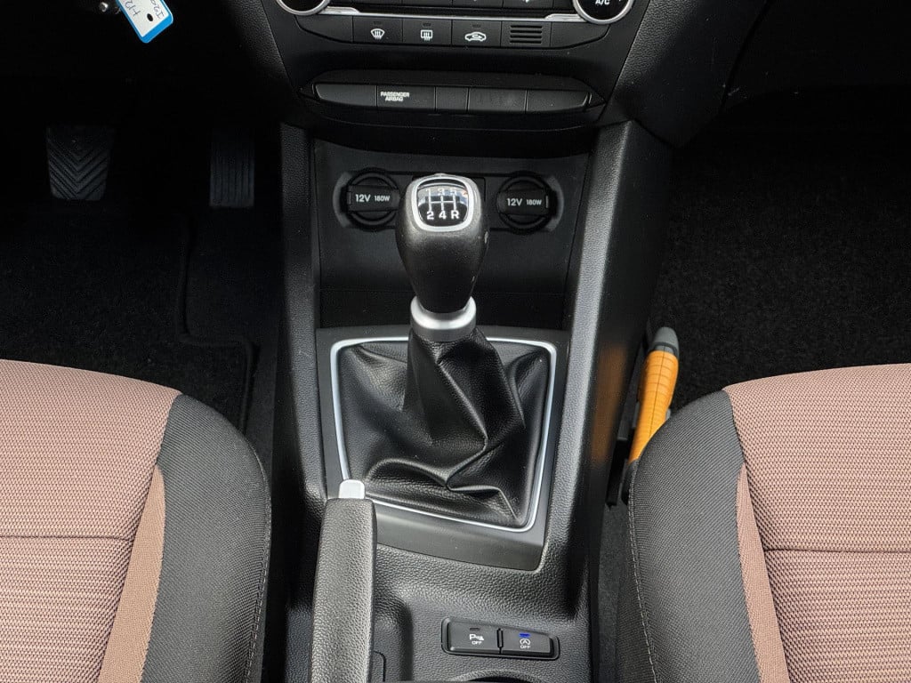 Hyundai I 20 1.2 hp i-motion comfort | trekhaak | navigatie | camera | park