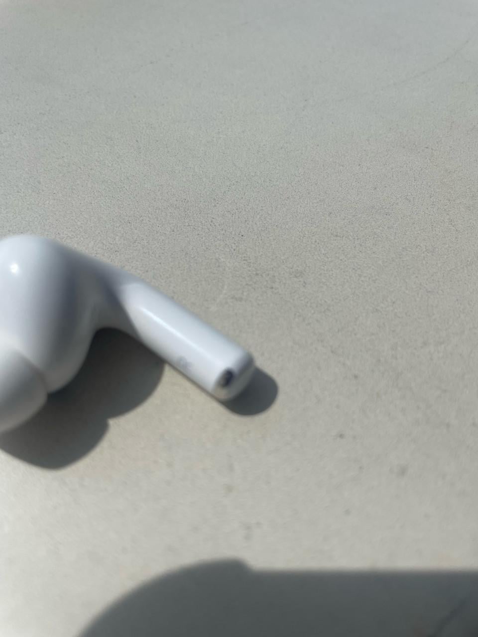Airpods Pro 3 case en rechter oortje