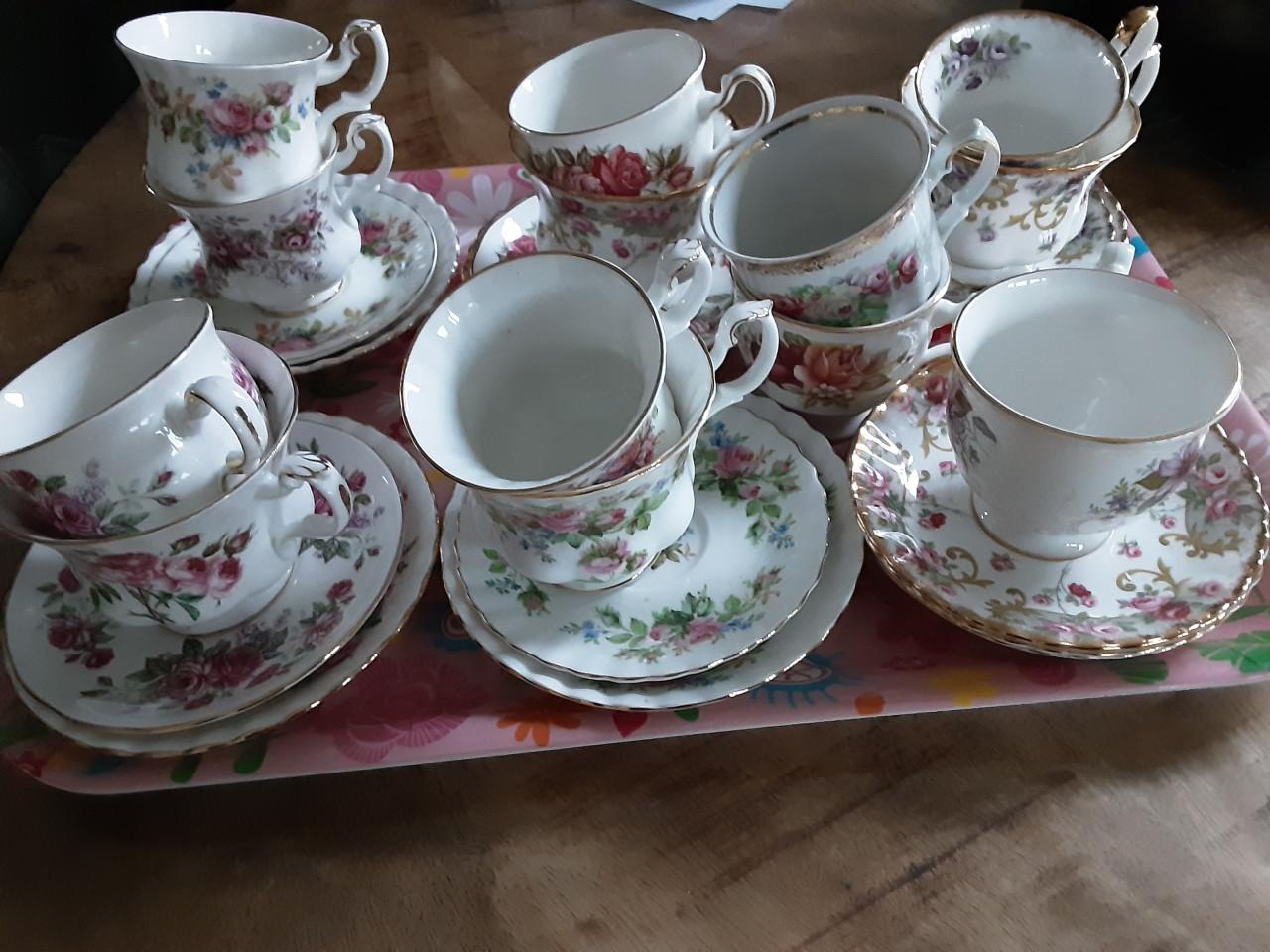 13 kop en schotels  van Royal Alberts en Queen Anne