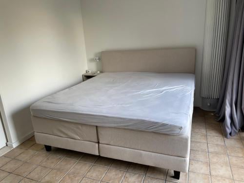 MOET DIT WEEKEND WEG: Luxe Swiss Sense boxspring 180x200 1 jaar oud