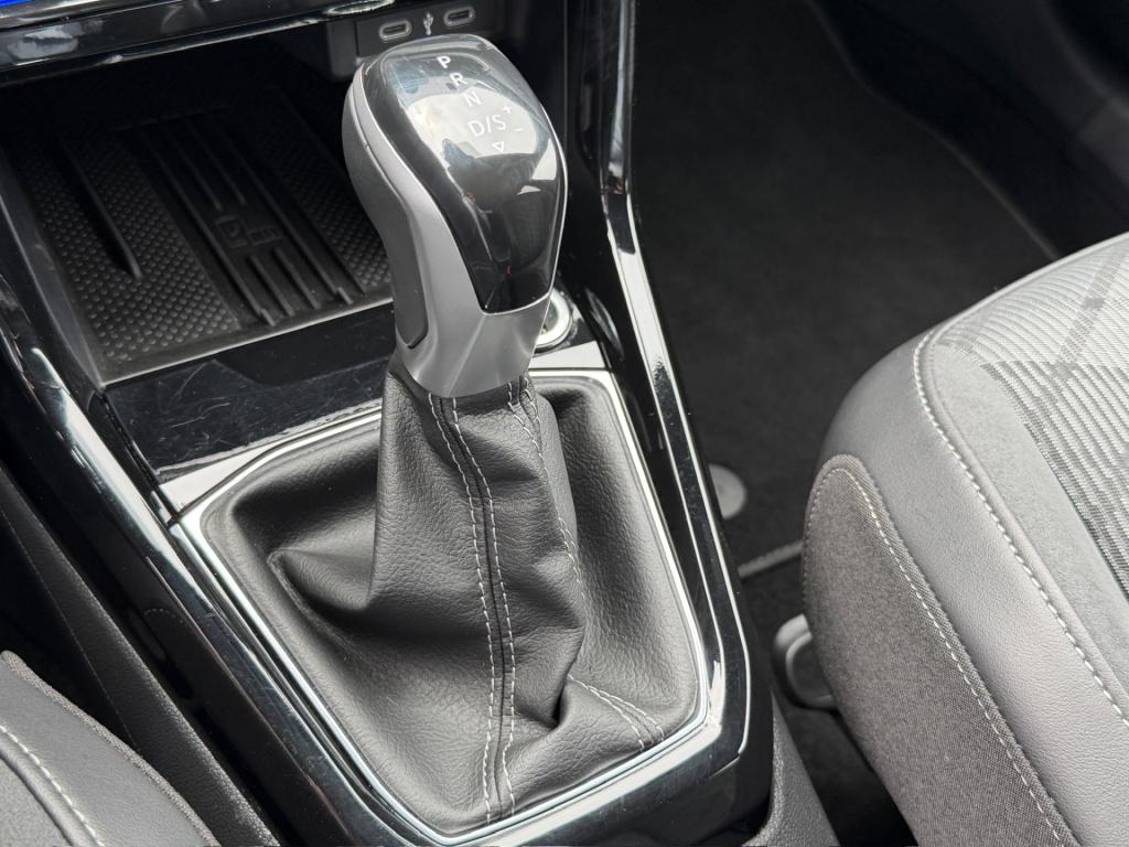 Volkswagen T-cross 1.5 tsi 150pk dsg r-line | camera | trekhaak | navi | iq