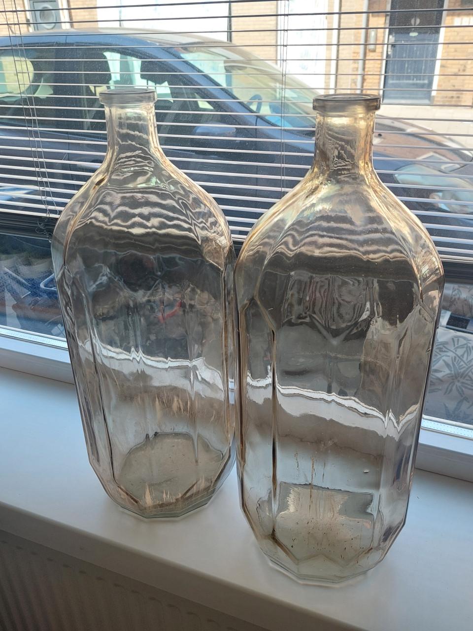 2 prachtige grote glazen sierfessen