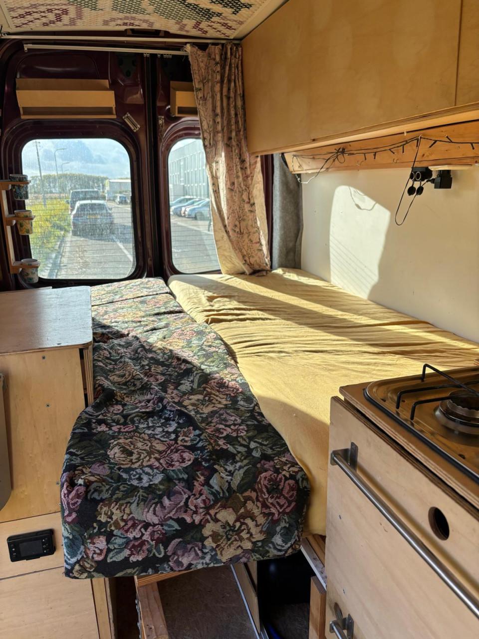 Knusse camper Renault Traffic te koop