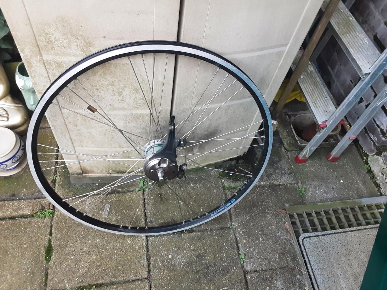 Batavus 28 inch shimano voorwiel, naafdynamo, rollerbrake rem