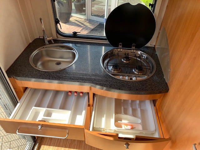 Eriba Nova 390 Truma Mover, Thule Fietsenrek, Vaste Omnistor luifel
