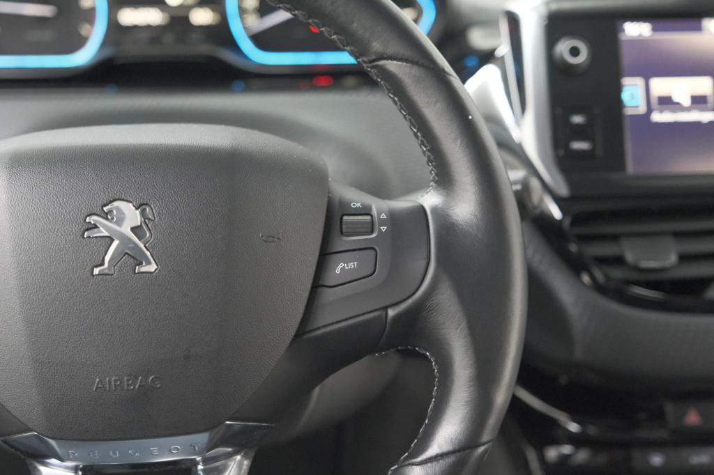 Peugeot 2008 puretech 110 allure | trekhaak | apple carplay | parkeersensor