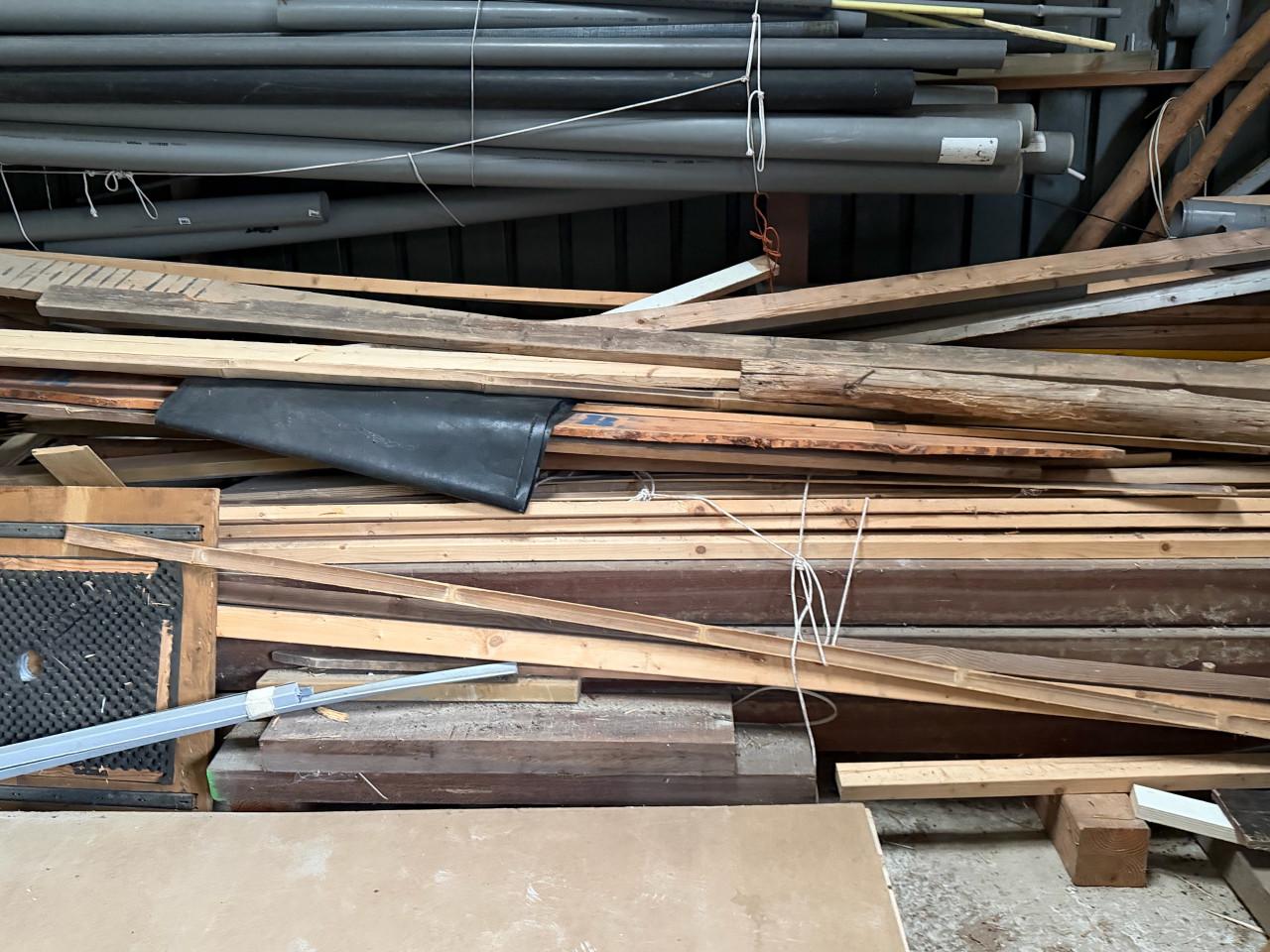 Grote partij hout. planken, balken hardhout