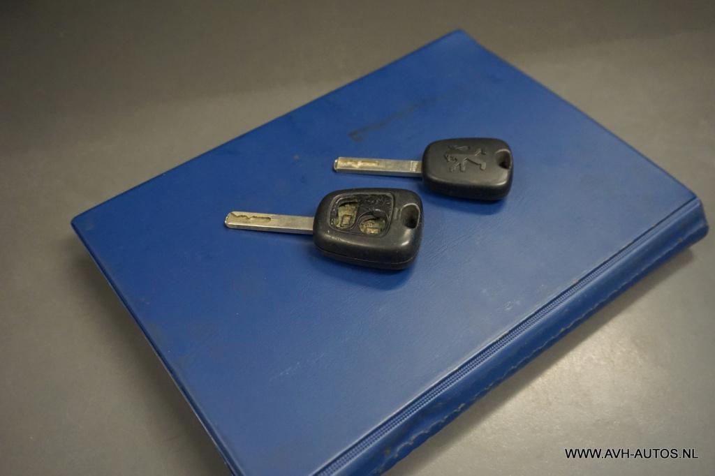 Peugeot 107 1.0-12v millesim 200