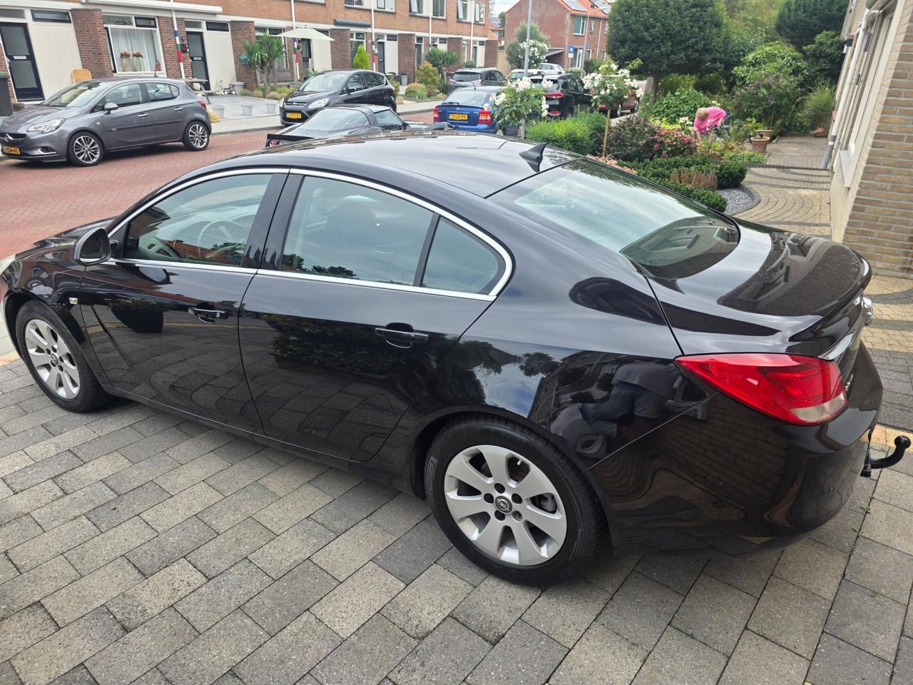 Tekoop zeer nette Opel Insignia 1.8i Cosmo  bj 2010