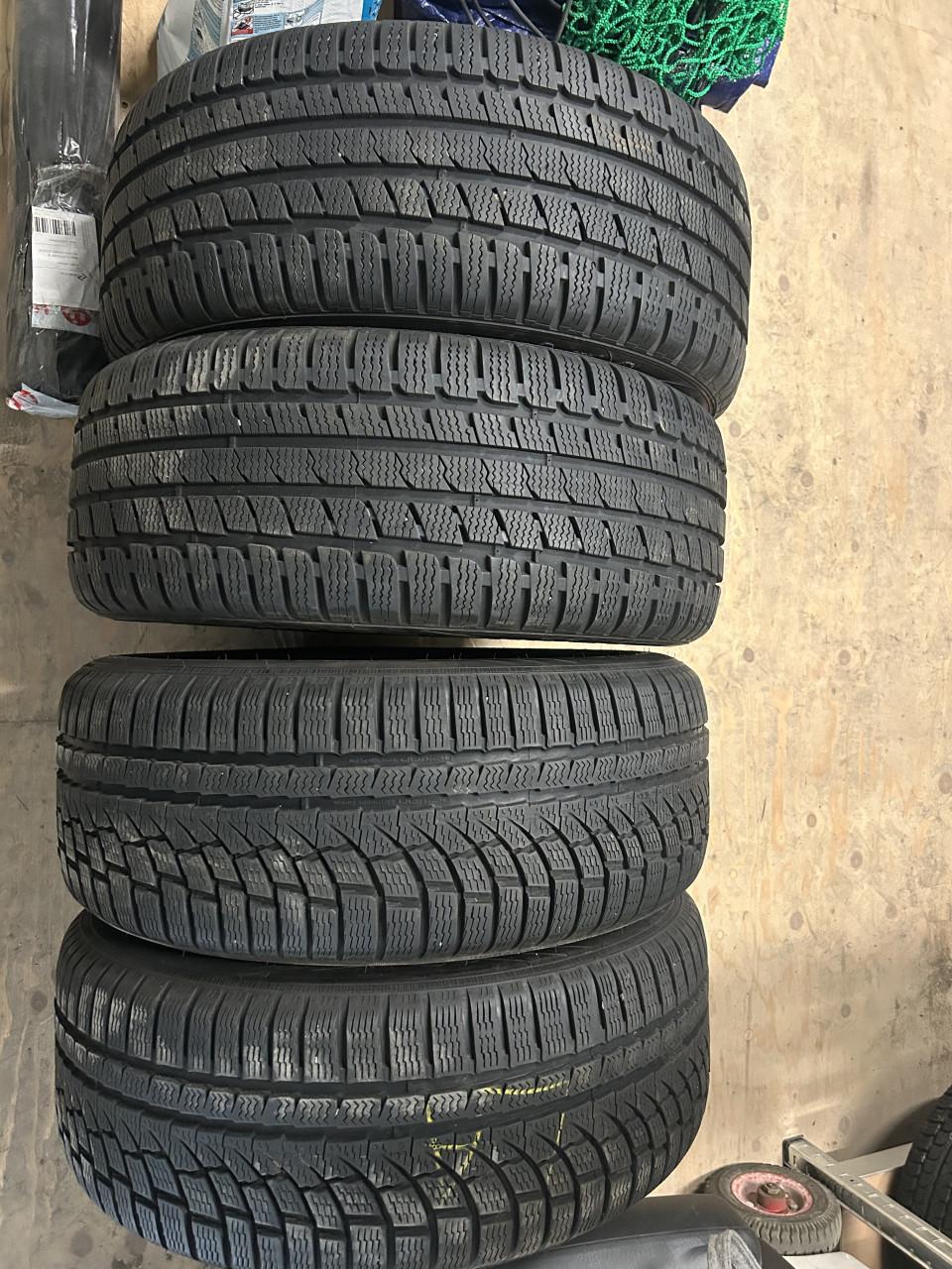 Winterbanden 235/55R17 103V extra load bedrijfsauto