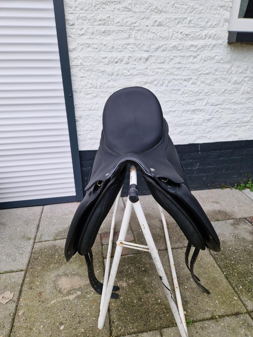 Northon pro dressuurzadel 18"