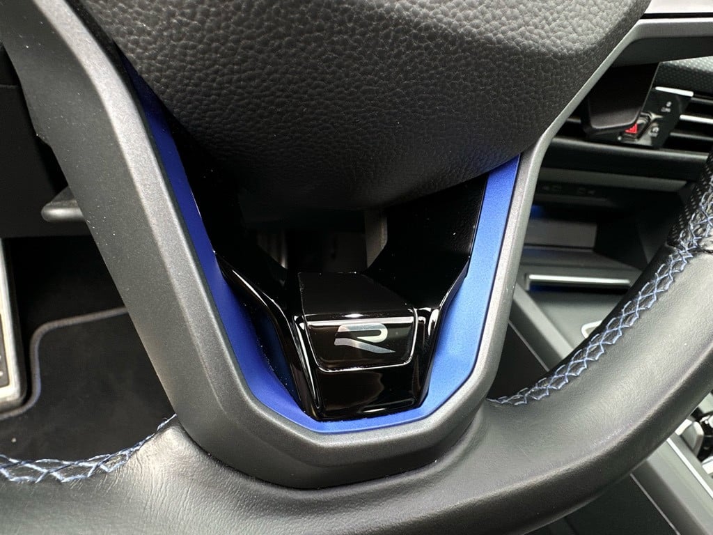 Volkswagen Golf 2.0 tsi r 4motion // panoramadak // akrapovic