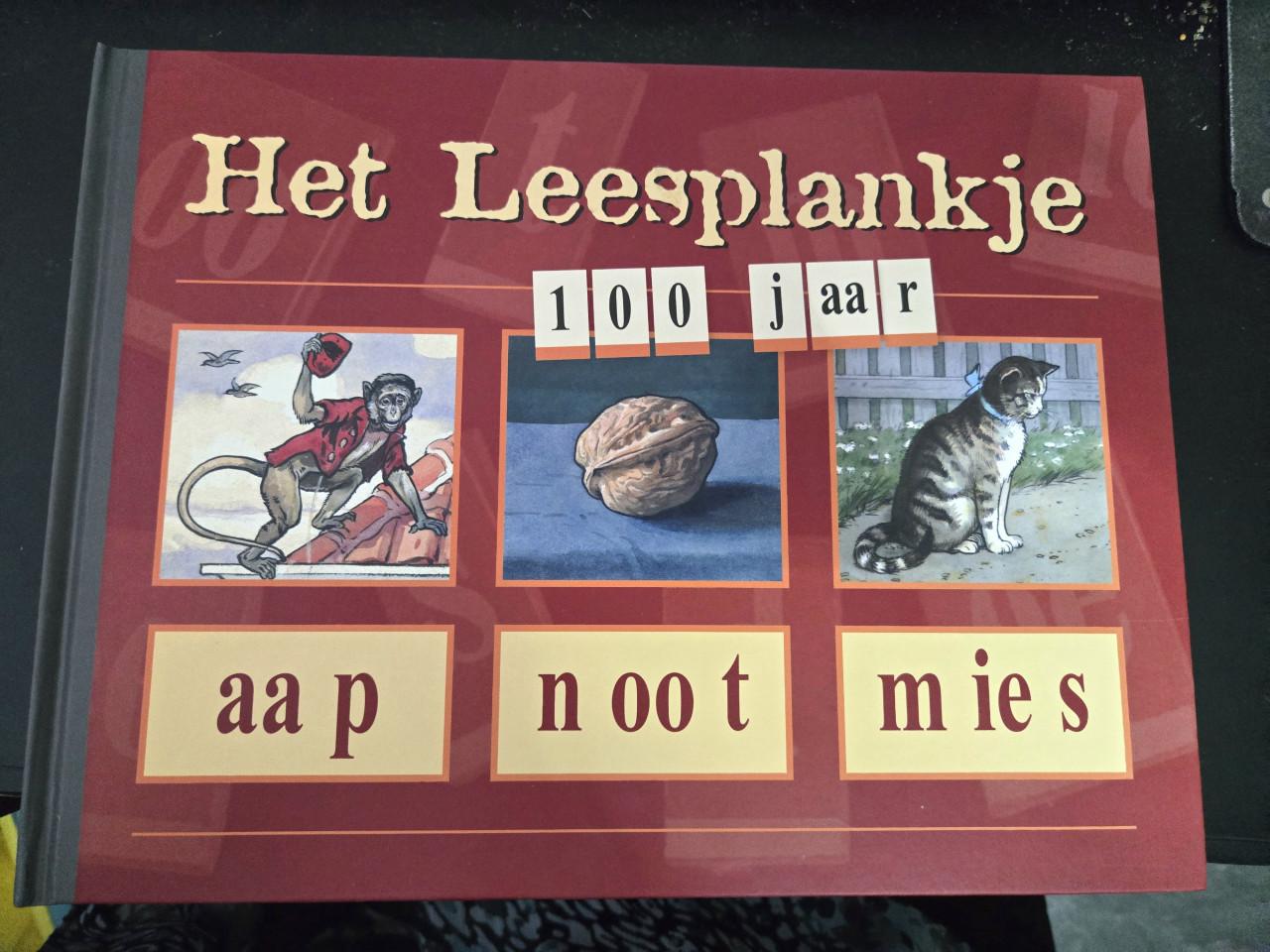 Boek "Het Leesplankje 100 jaar"