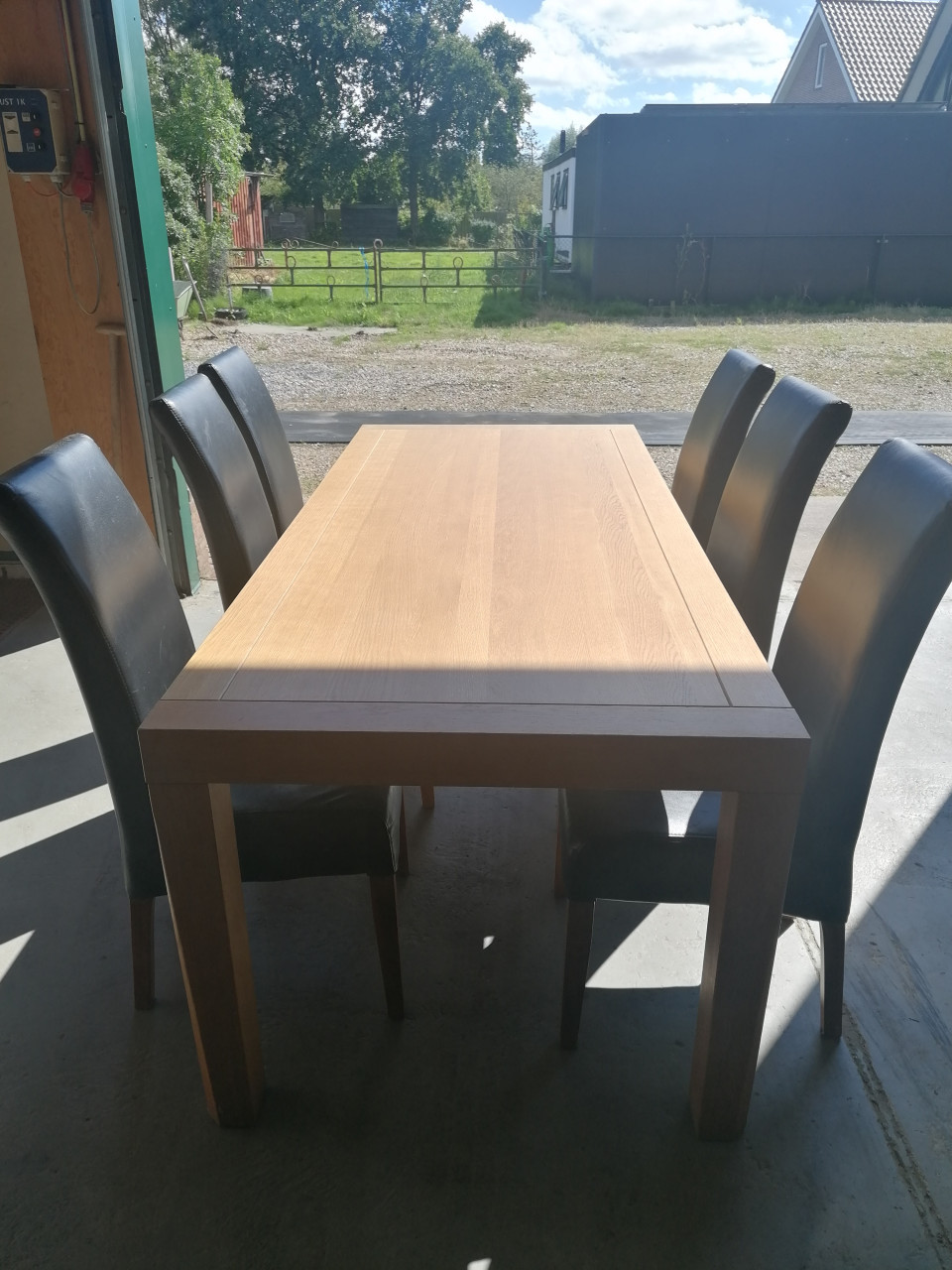 Tafel +stoelen