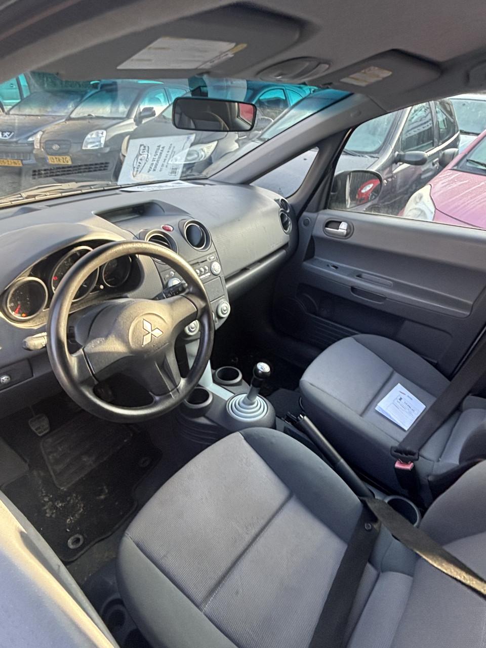 Mitsubishi colt met een jaar apk!