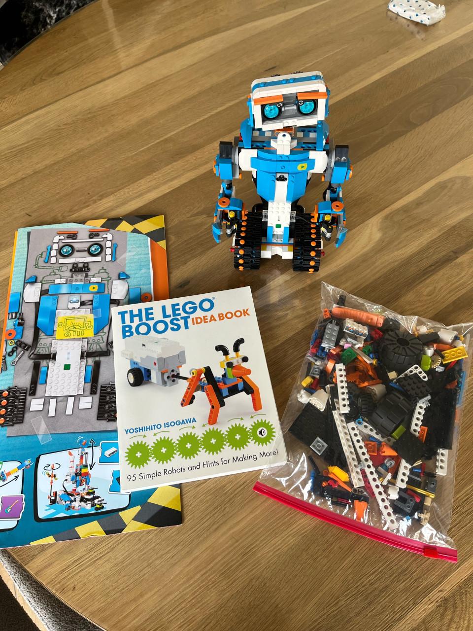 Lego boost robot 17101 incl ideeën boek