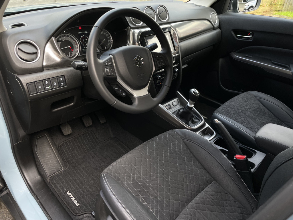 Suzuki Vitara 1.4 boosterjet style smart hybrid