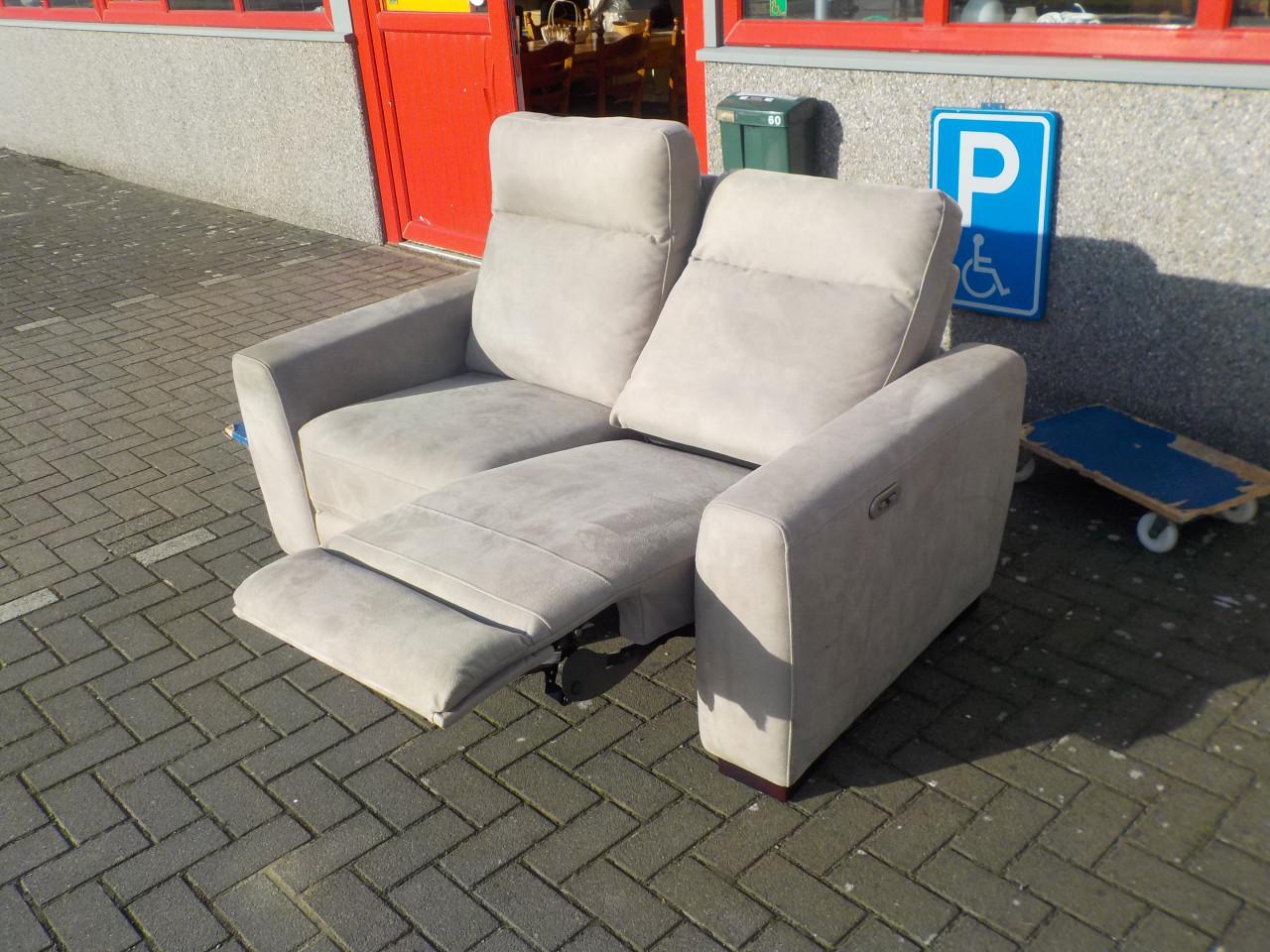 In zeer goede staat elektrische stoffen bank