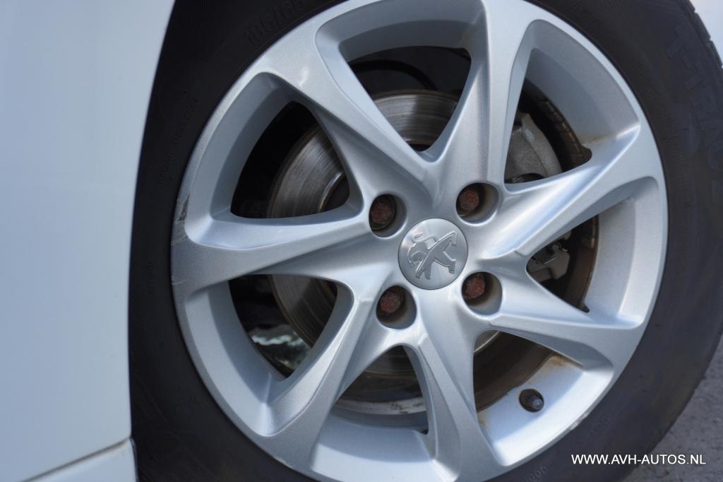 Peugeot 208 1.2 puretech blue lion