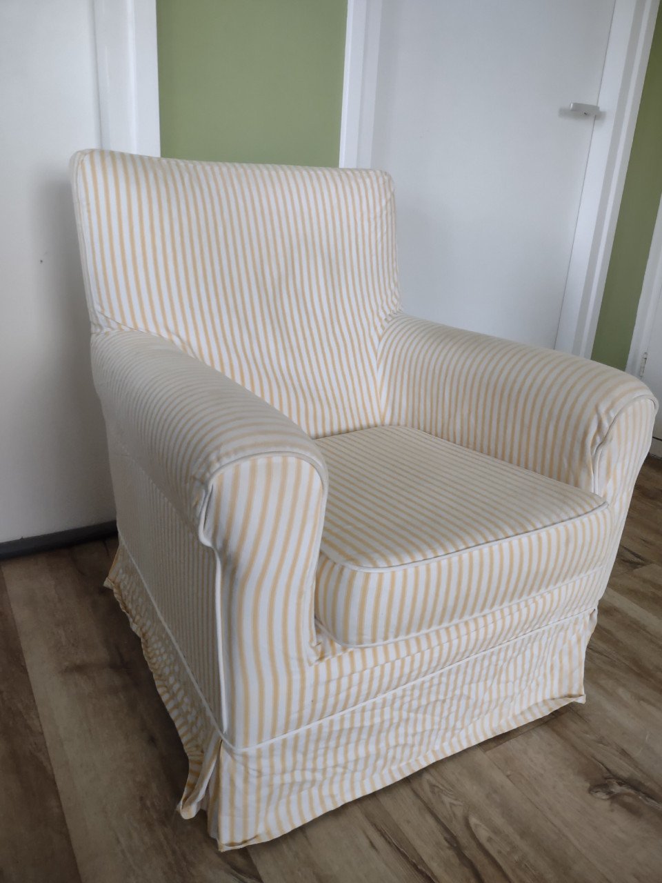 Mooie IKEA Ektorp fauteuil, geel wit gestreept. Wasbare hoes
