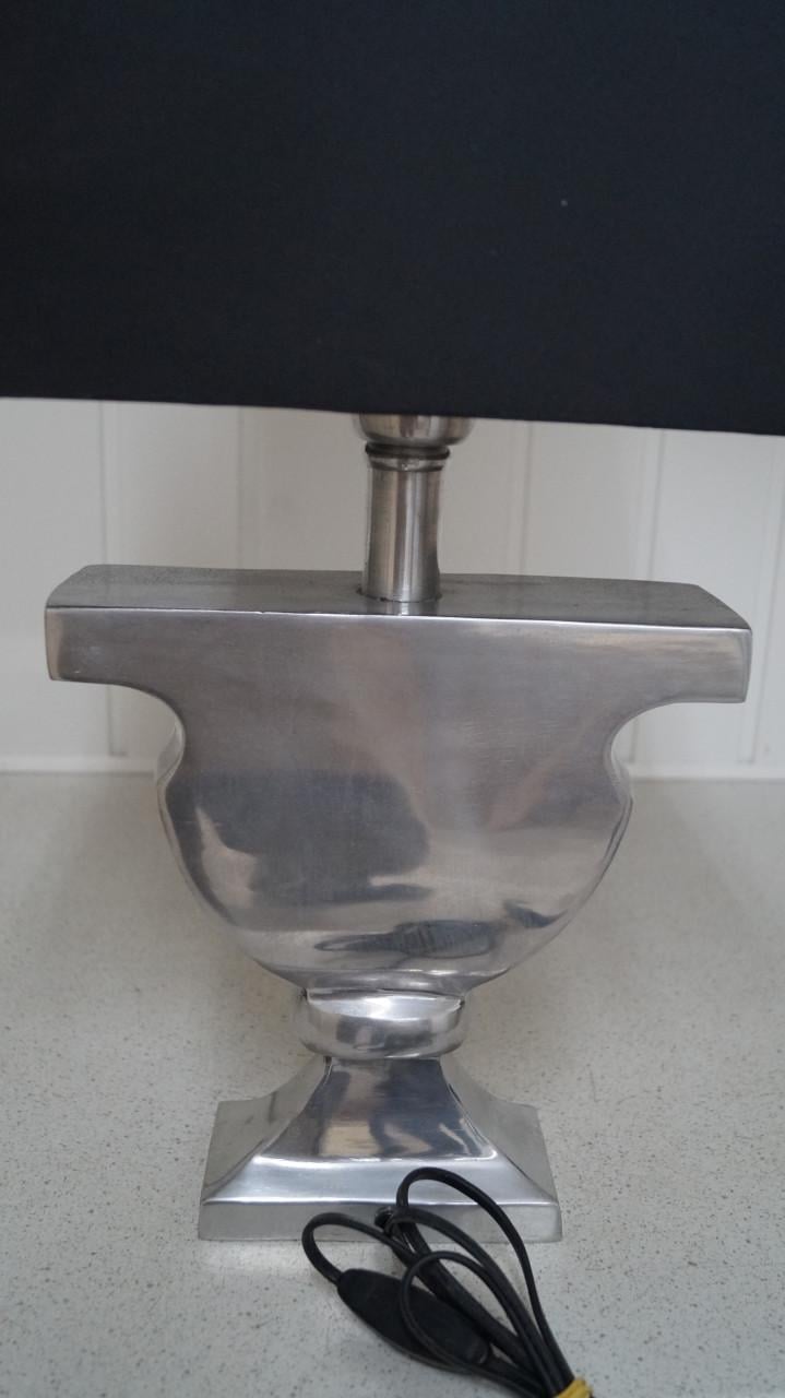 Tafellamp aluminium voet met zwarte kap.