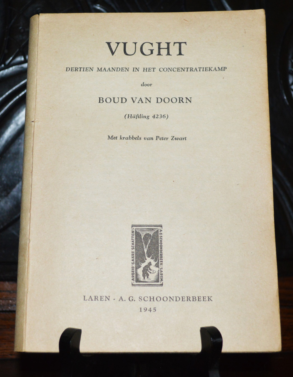Boek 13 maanden kamp Vucht, 1945