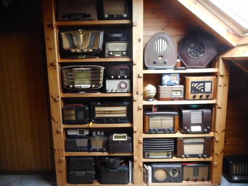 Gezocht voor mijn verzameling/hobby oude radio's