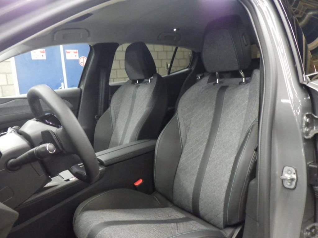 Peugeot 408 1.2 puretech 130pk allure pack eat8 automaat