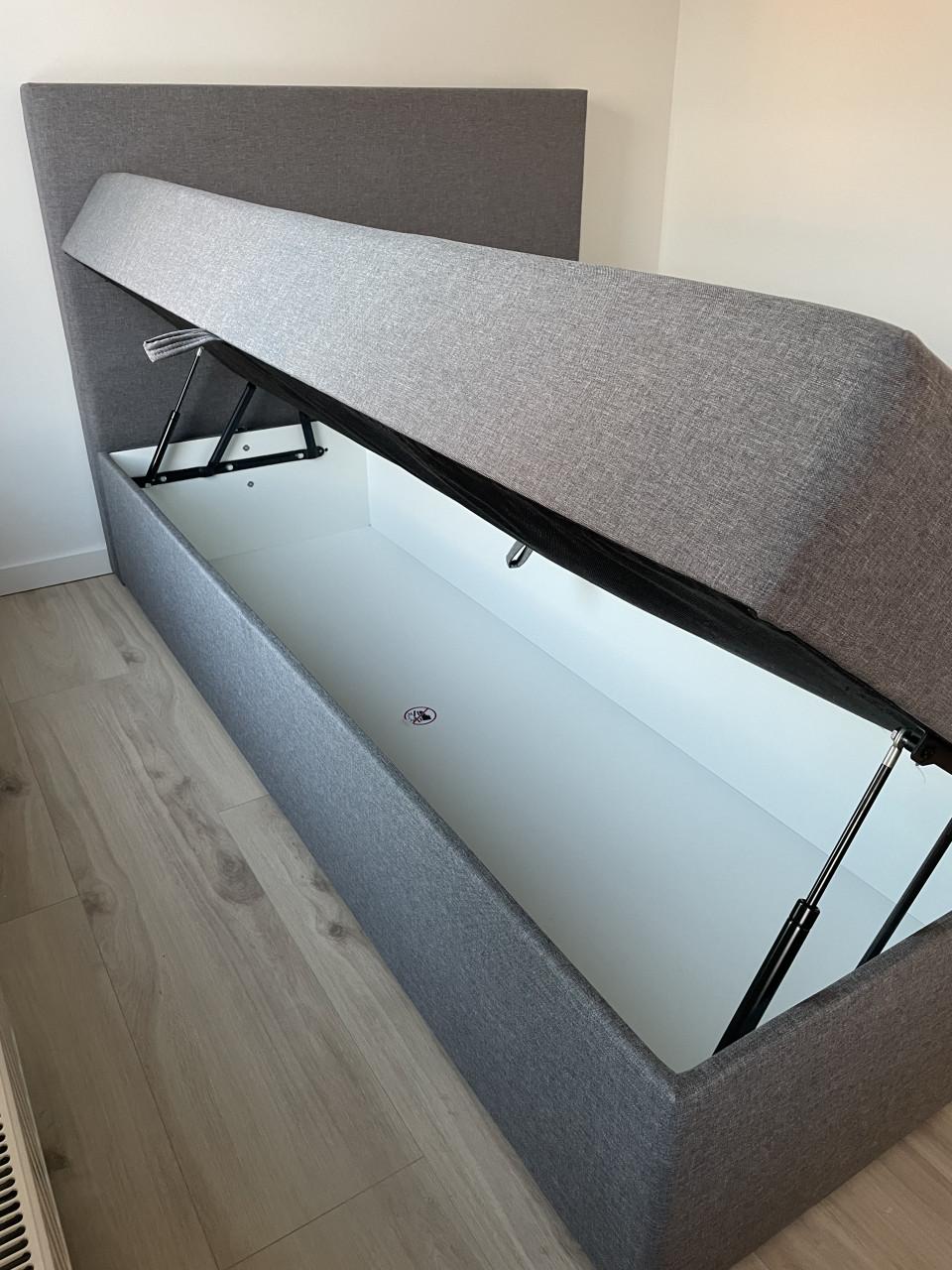 Te koop: boxspring met opbergruimte