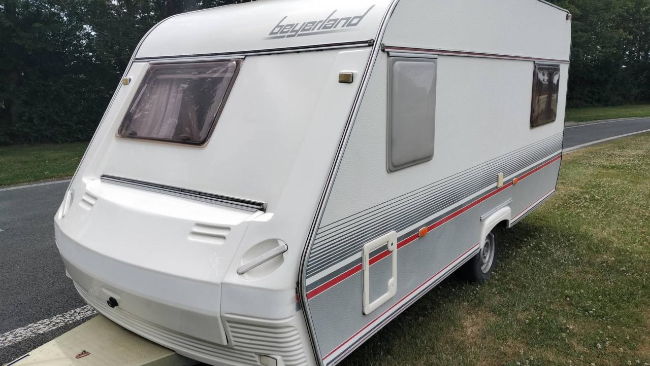 Beyerland Sprinter 440 LB met luifel
