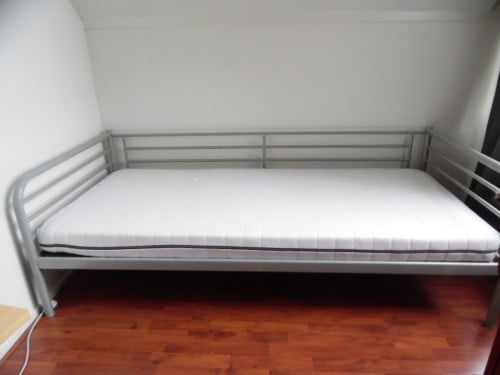 Eénpersoonsbed.